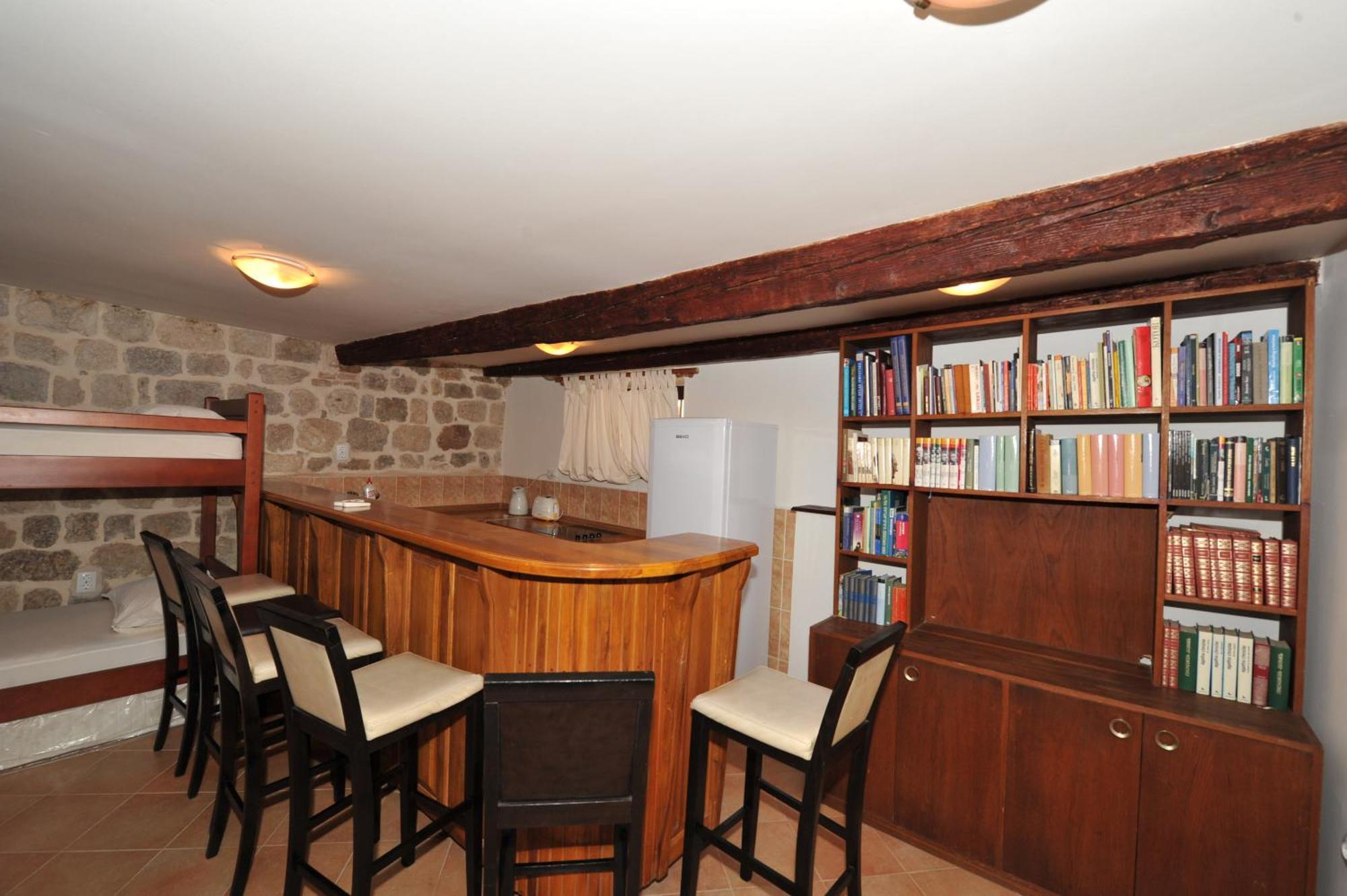 Apartments Monika Old Town Kotor Bagian luar foto
